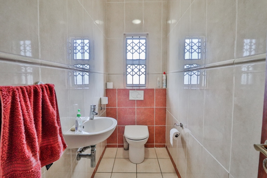 7 Bedroom Property for Sale in Myburgh Park Western Cape